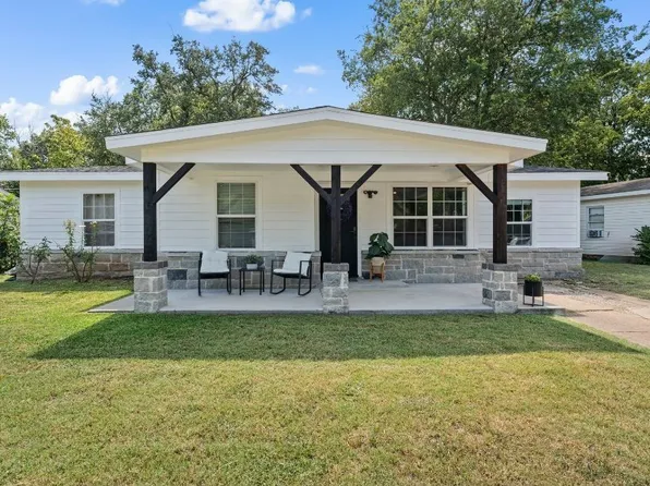 121 Austin St, Mc Gregor, TX 76657