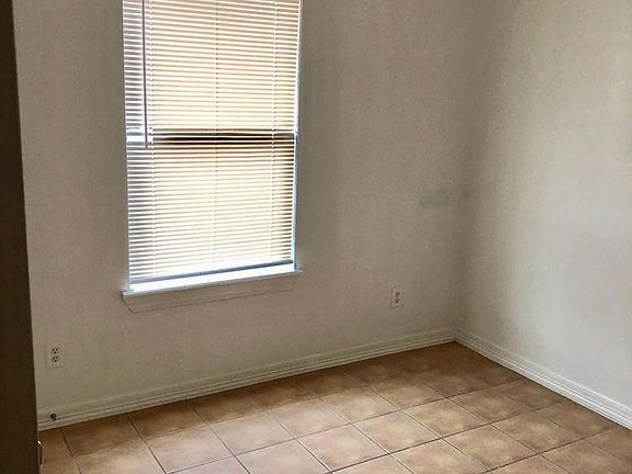 5th image of 1202 Leticia St