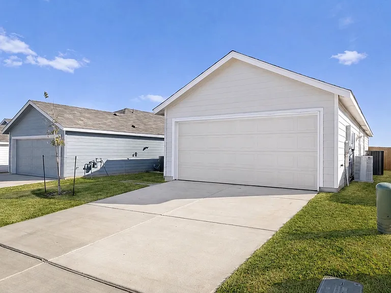 1527 Tiptop Mdw — Photo 23