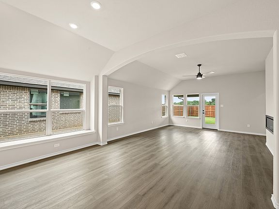 4th image of 7413 Lavender Ln