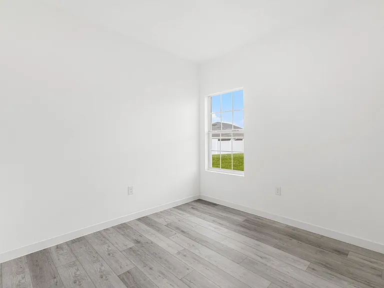 716 Desmoines Dr — Photo 24