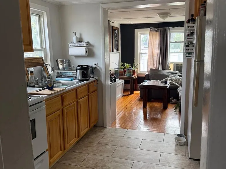 3158 Lincoln Ave — Photo 2