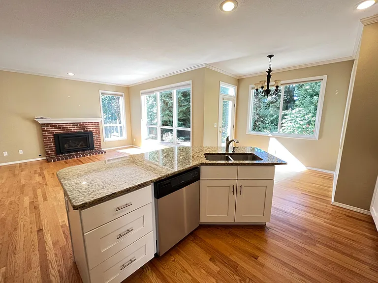 4979 Bilford Ln — Photo 6