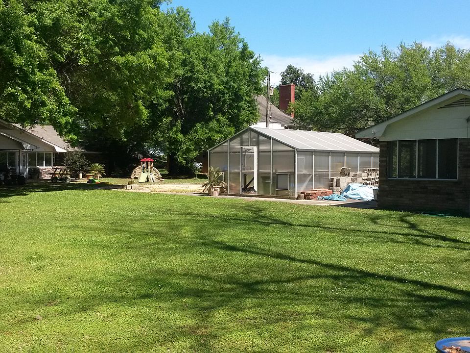 2nd image of 701 N Oak St