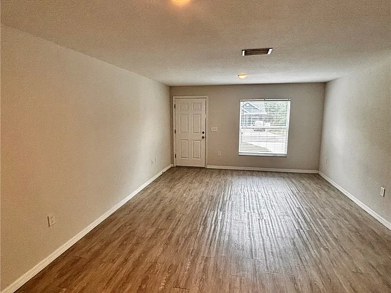 9437 N Travis Dr — Photo 3