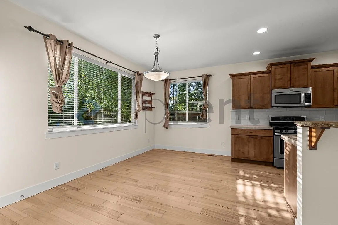 4 bed, 2.5 bath, 2169 sqft, $3,750 — Photo 4