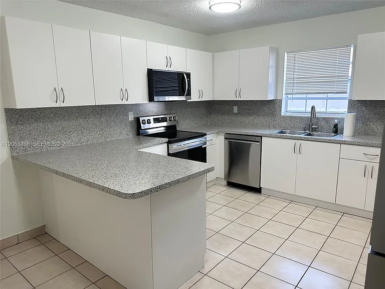 9540 SW 36th St #2 — Photo 6