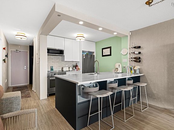 4th image of 5572 N Ridge Rd #309