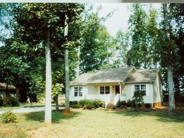 2798 White Ln, Archdale, NC 27263