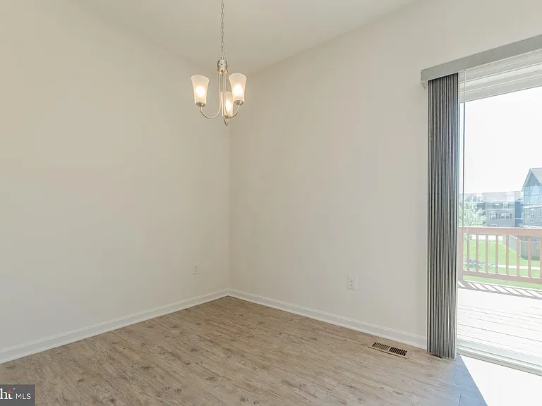 172 Drexel Ct — Photo 24
