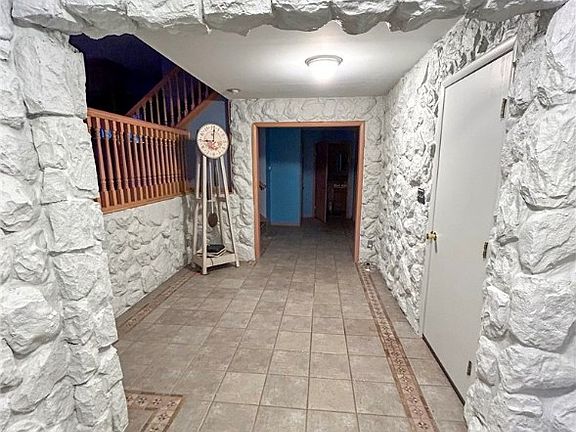 2nd image of 591 Edward Ln