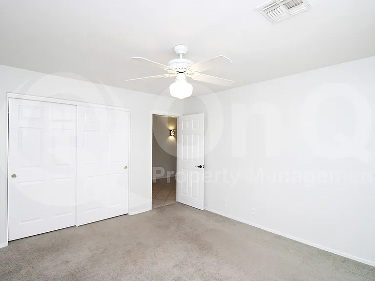 913 E Gary Ln — Photo 13