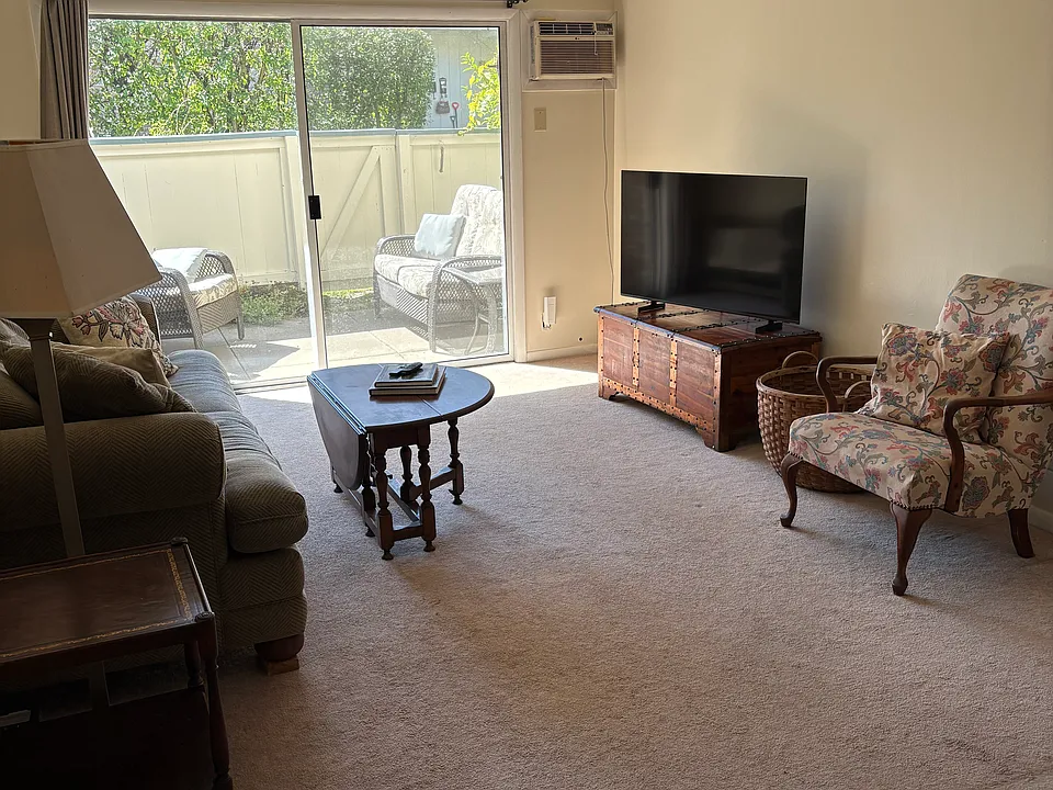 80 Ledgewood Cir #102