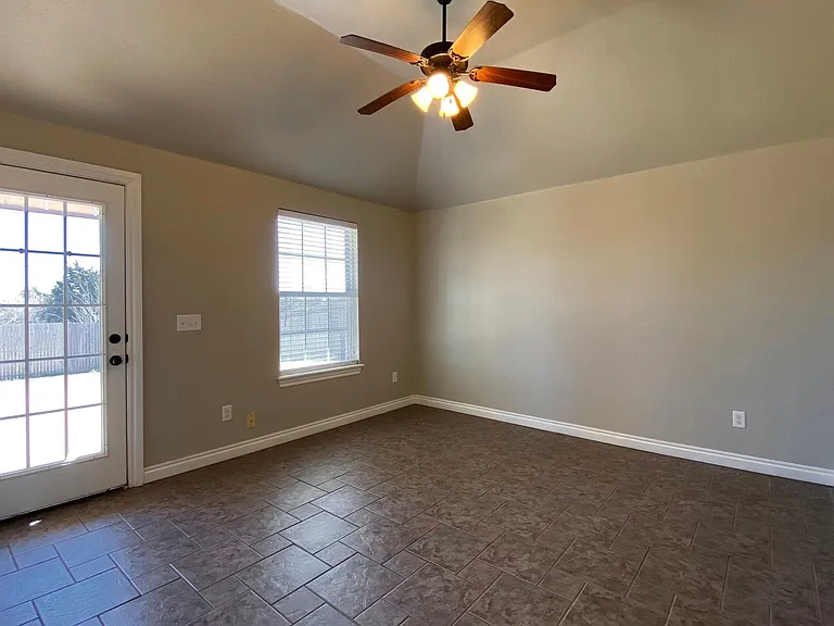 3017 Line Dr — Photo 33