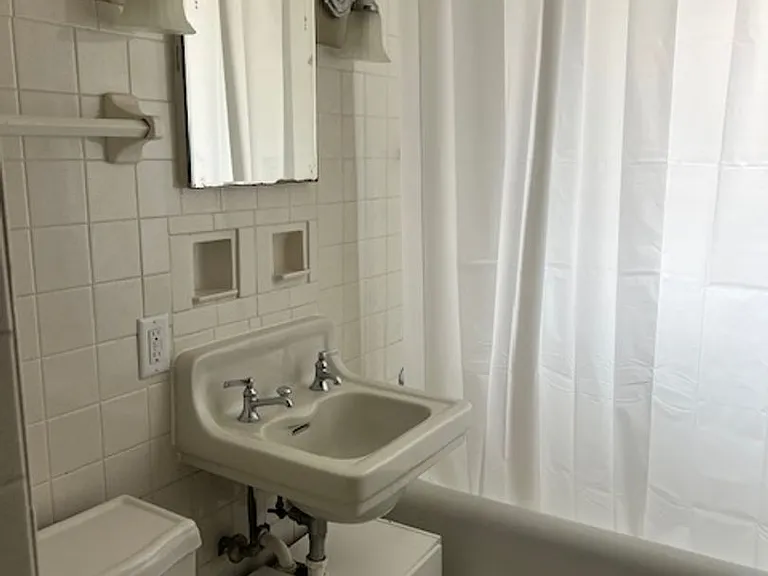 825 Edgewater Ave — Photo 11
