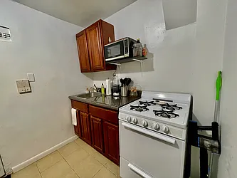 Rented by R New York