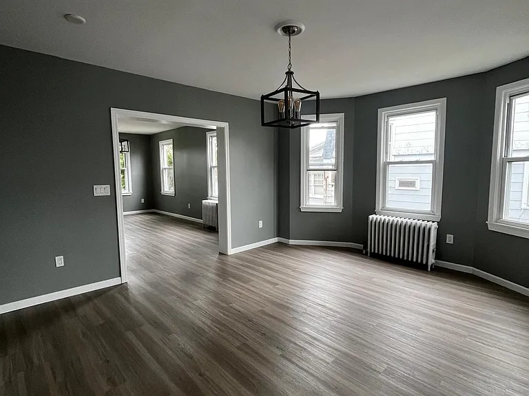 587 Arch St — Photo 5
