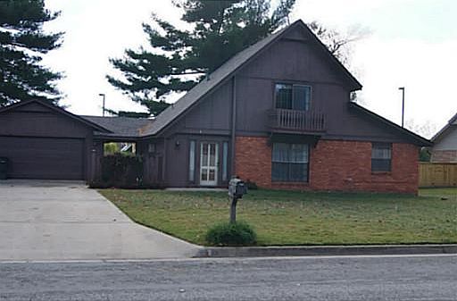 1st image of 2806 Parkwood Dr