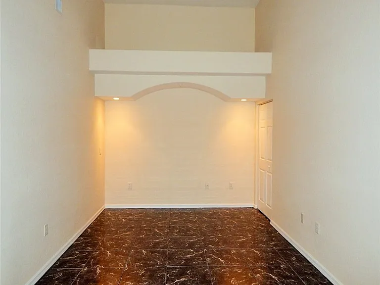 1113 Van Loon Commons Cir #304 — Photo 7