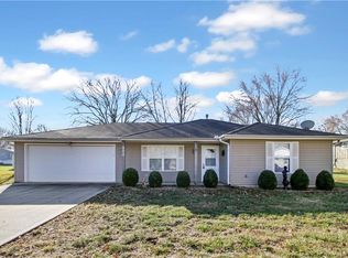 205 SW 6th St, Oak Grove, MO 64075