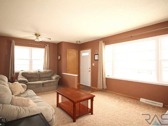 3rd image of 1009 N Estey St