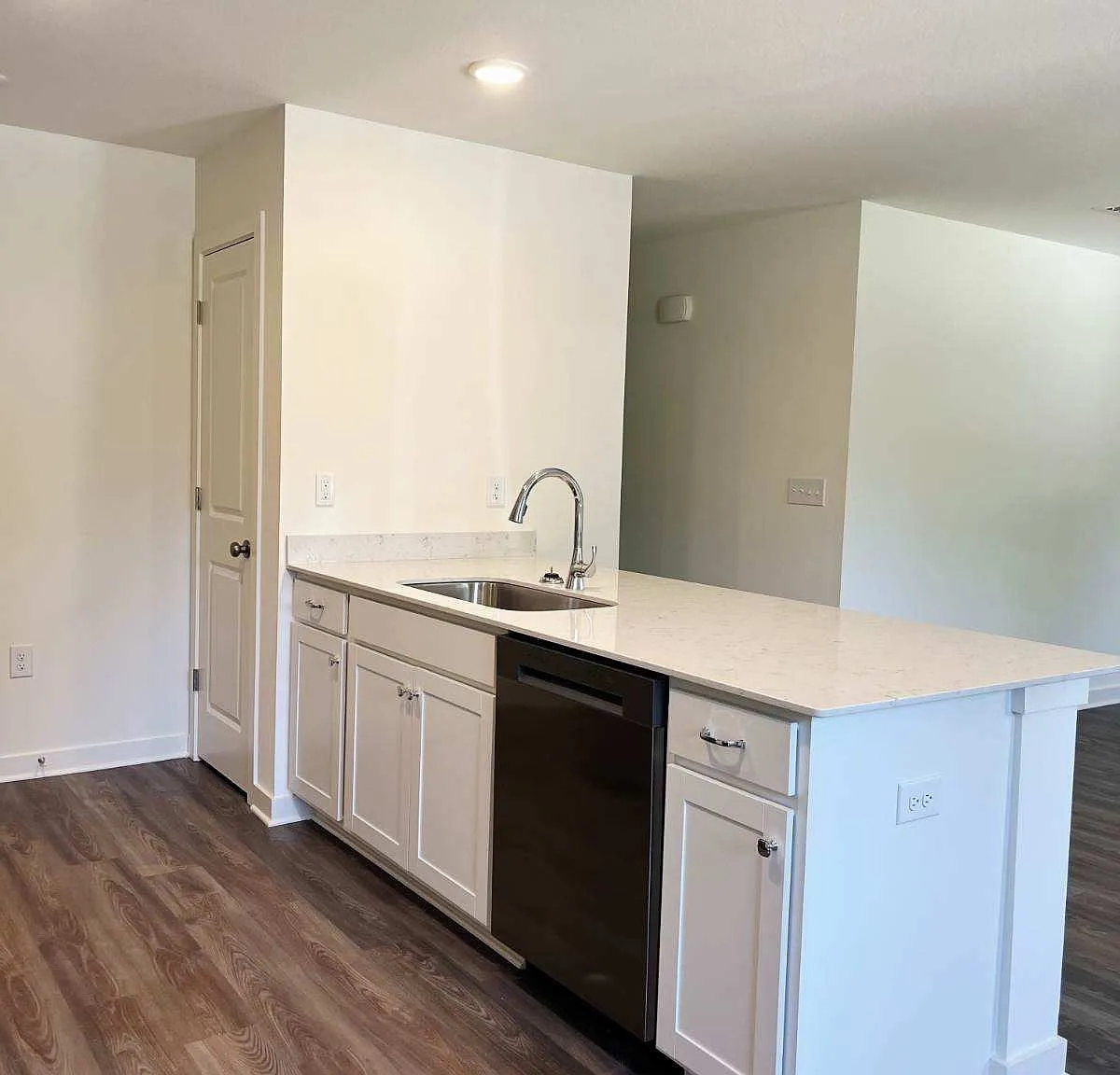 3 bed, 1114 sqft, $1,850 — Photo 3