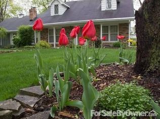 1932 Forest Downs Dr, Fort Wayne, IN 46815