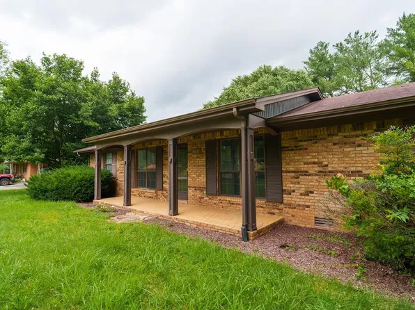 405 Dogleg Dr, Livingston, TN 38570