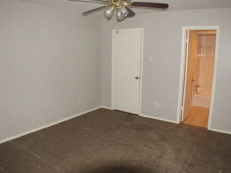 10406 Shadow Bend Dr — Photo 19