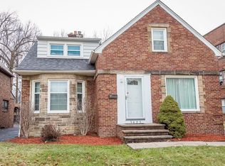 3423 Superior Park Dr, Cleveland Heights, OH 44118