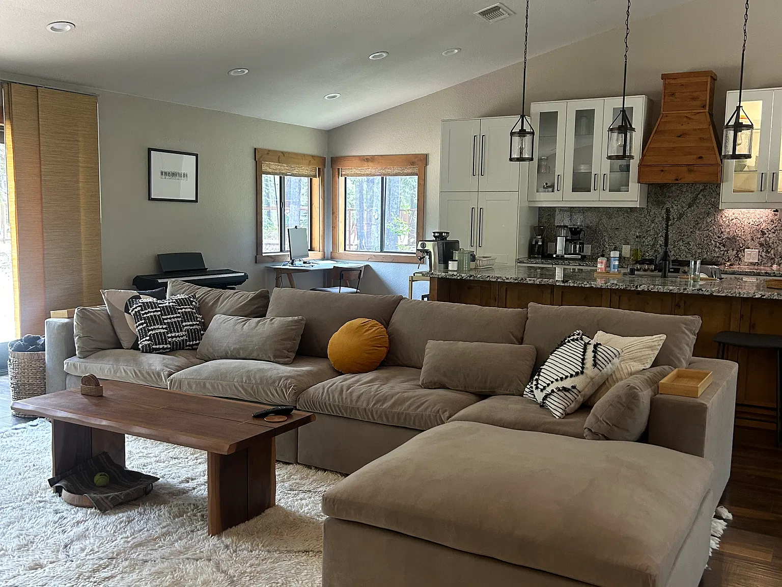 3 bed, 1776 sqft, $4,200 — Photo 3