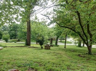 1529 S Charing Rd, Springfield, MO 65809