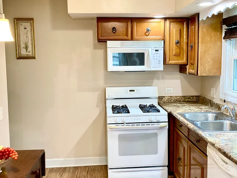 207 Village Rd — Photo 8