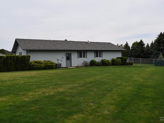 4th image of 1184 NE Tamarack Ct