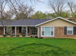 825 Dinard Dr, Ballwin, MO 63021