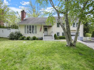 6 Willow Ln, Old Greenwich, CT 06870