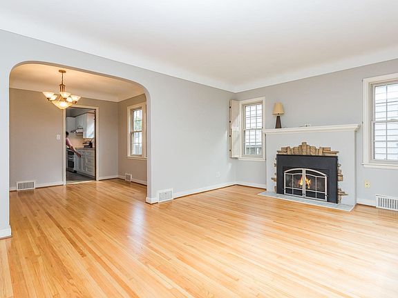 4th image of 2135 Pinehurst Ave