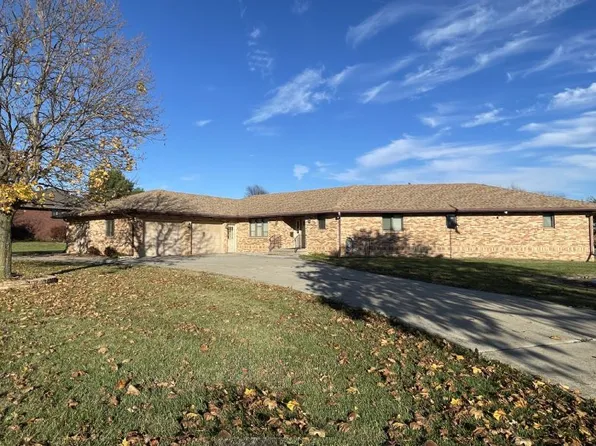 1207 Bluegrass Ln, Shenandoah, IA 51601
