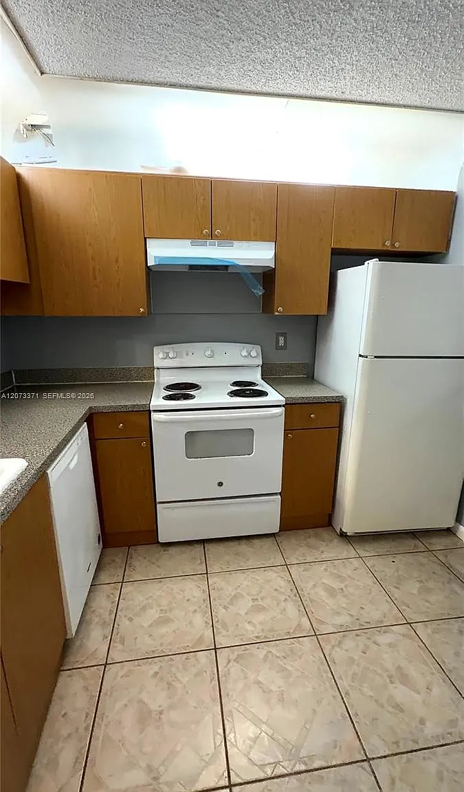Miramar Club Condominium — Photo 1