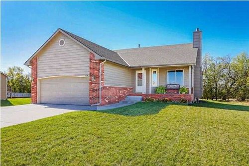 1st image of 725 N Cottonwood Cir