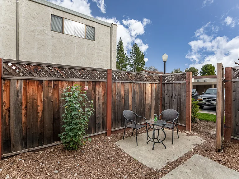 220 Berry Ct - Staged Patio