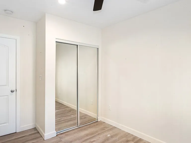 601 W 49th St #603-1/2 — Photo 10