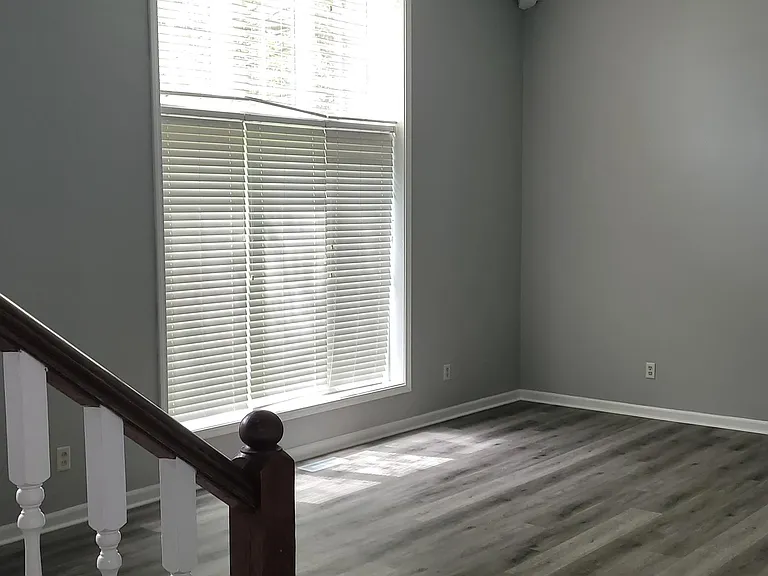 80 Ridgecrest Ct — Photo 3