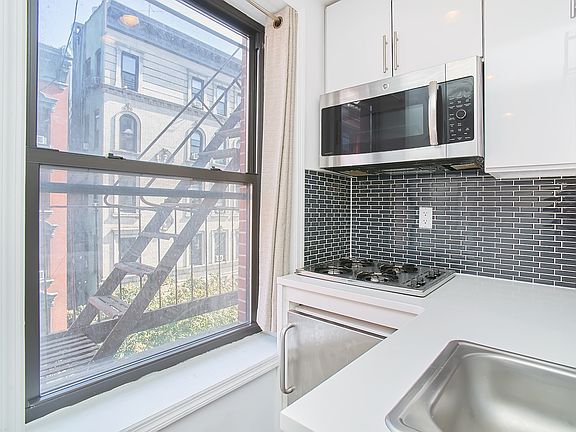 3rd image of 69 Clinton St APT 3C