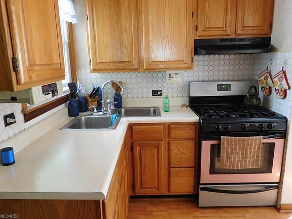 2nd image of 147 N Plum St