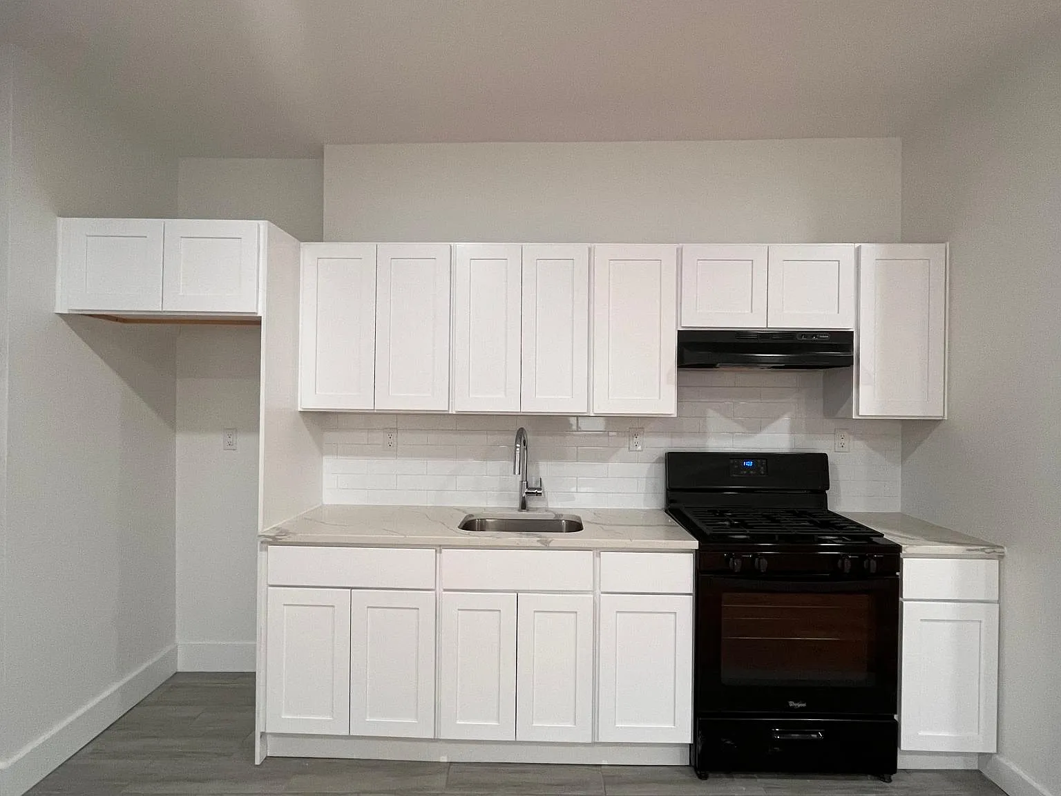 3 bed, 1000 sqft, $2,100 — Photo 1