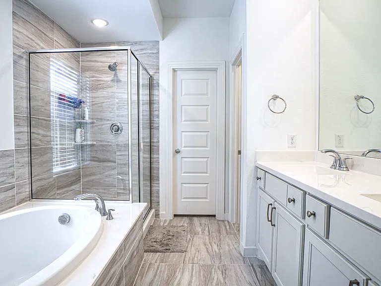 2420 Green River Rd — Photo 11