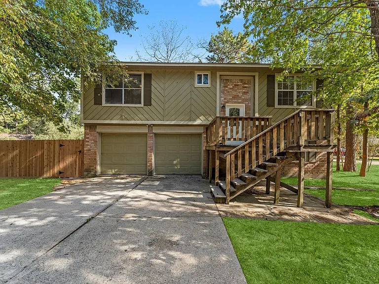2 Ground Brier Ct — Photo 1