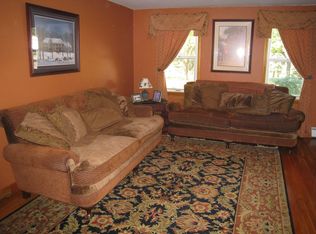 10 Edgewood Dr, Hudson, MA 01749