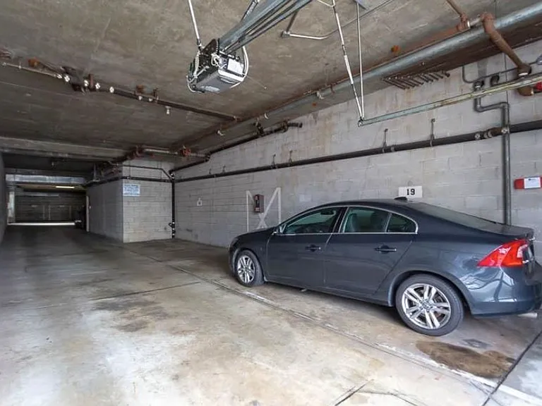 1461 Broadway — Photo 21